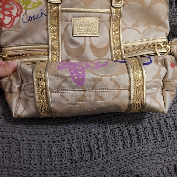 Like New Coach XL Purse with fun design! Long shoulder strap and 2 handle straps - Picture 6 of 16